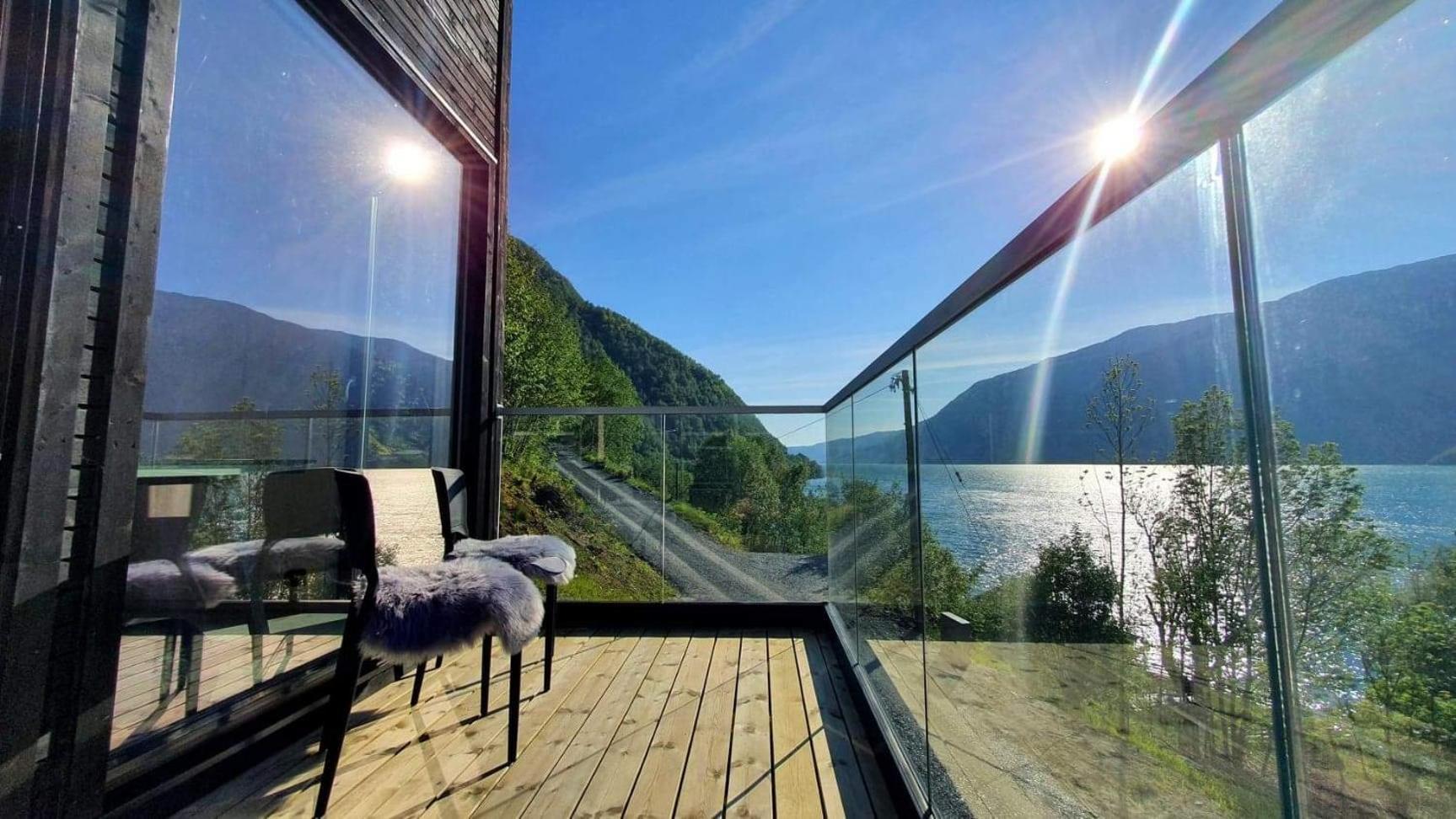 Mikrohyttene I Akrafjorden Etnesjoen Quarto foto
